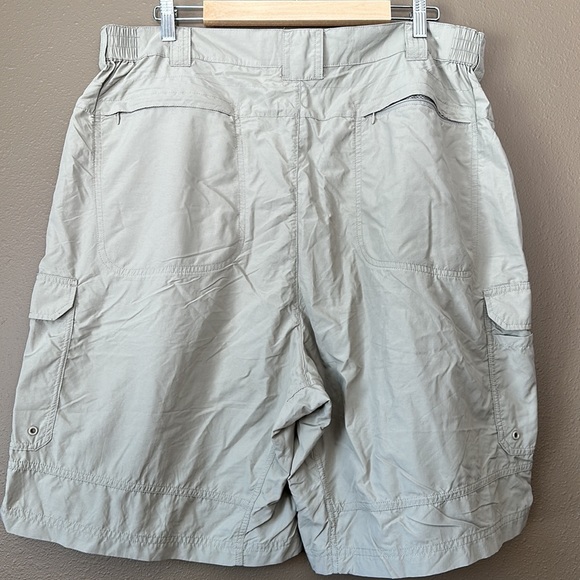 Mens Cabelas shorts; size 2XL - Picture 4 of 7